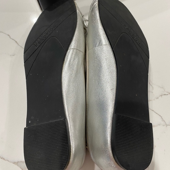 Kenneth Cole Reaction Silver Ballet Flats Size 7 - Picture 3 of 11